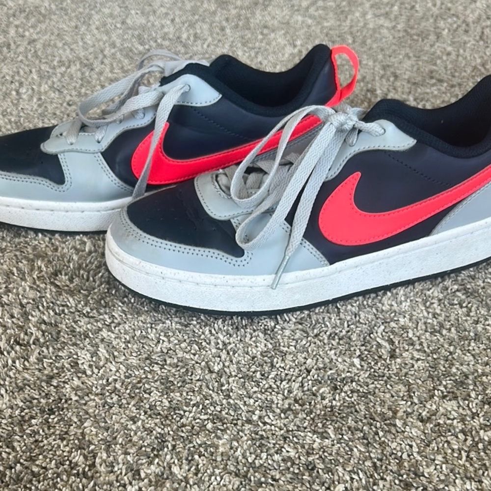 Nike kids dark blue and red sneakers
